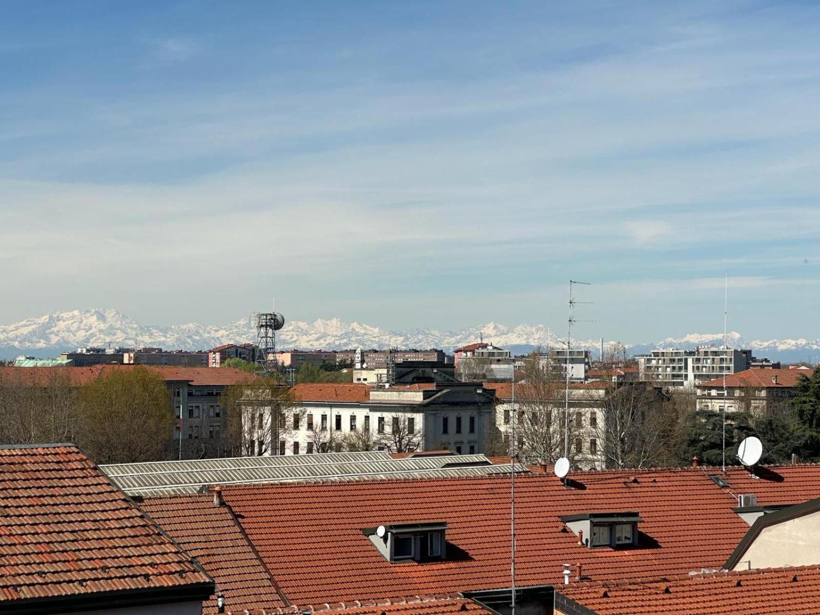 Spacious Penthouse With Panoramic Terrace - 20 Minutes From San Siro & Duomo — Photos 3