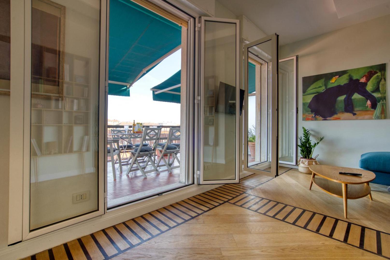 Spacious Penthouse With Panoramic Terrace - 20 Minutes From San Siro & Duomo — Photos 1